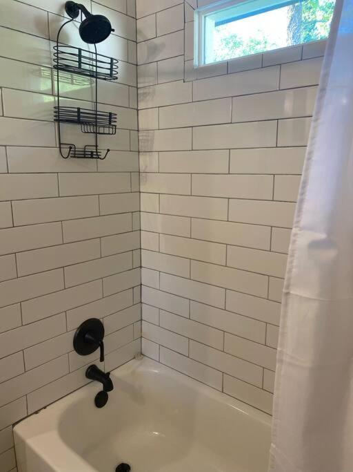 Cozy 2-Bedroom Farmhouse With Parking On Premise سميرنا المظهر الخارجي الصورة